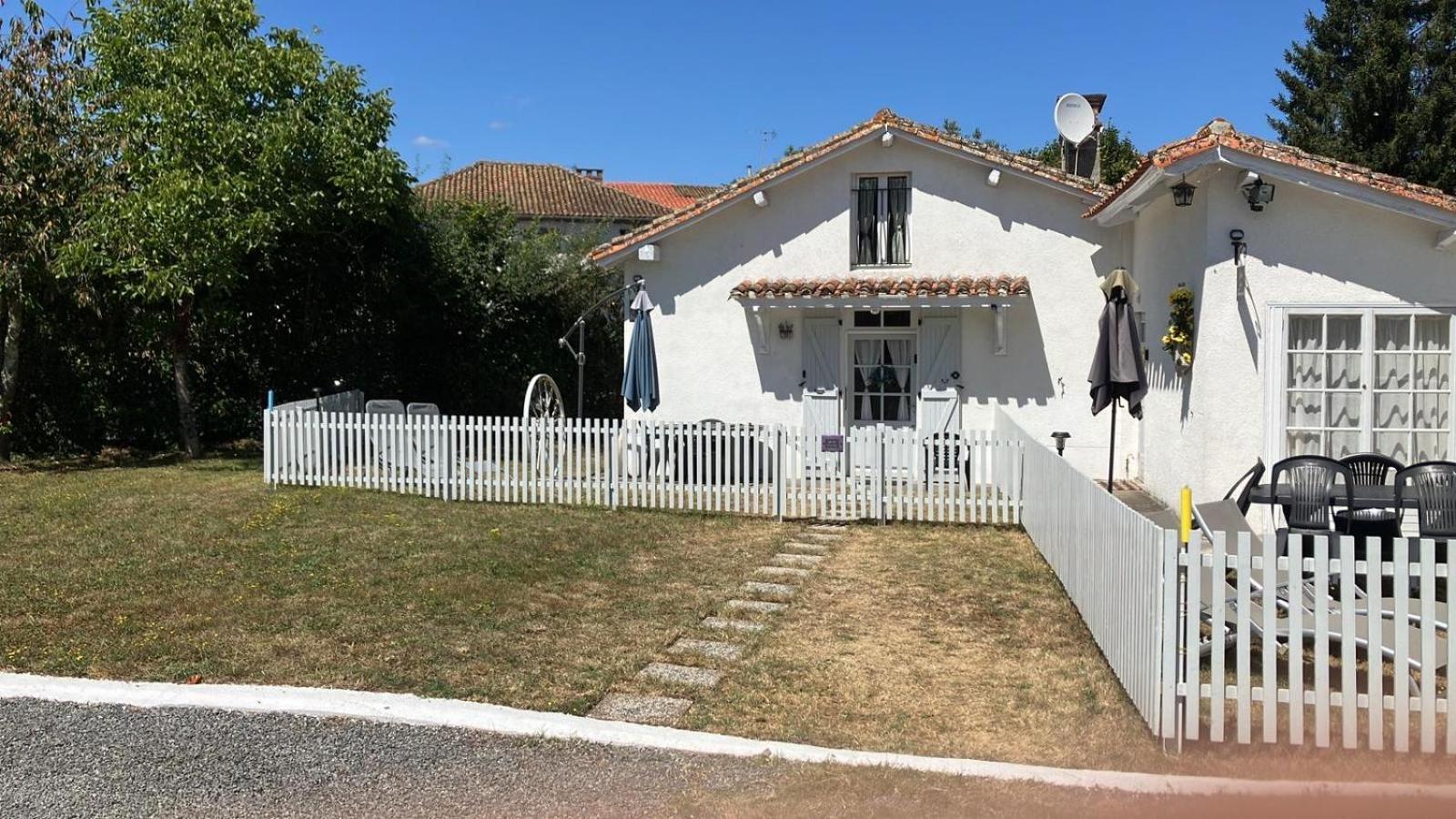 Gite Des Lavandes Oradour-Fanais Exteriör bild