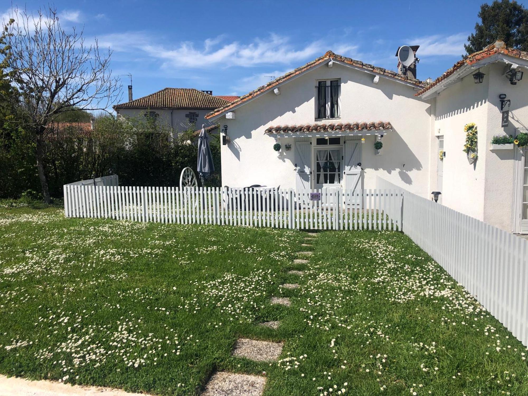 Gite Des Lavandes Oradour-Fanais Exteriör bild